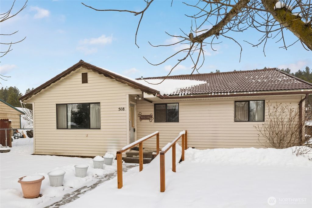 Photo of 508 W Fifth Street, Cle Elum, WA 98922 (MLS # 2465733)