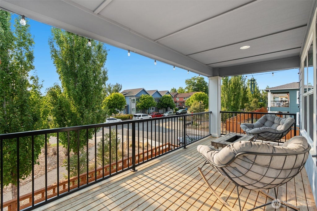 Photo of 9812 6th Avenue SW, Seattle, WA 98106 (MLS # 2570466)