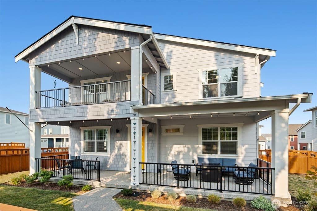 Photo of 9812 6th Avenue SW, Seattle, WA 98106 (MLS # 2570466)