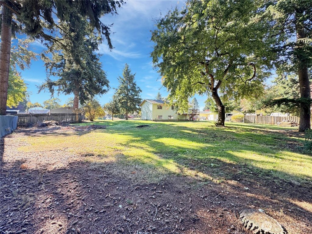 Photo of 12310 NE 32nd Street, Vancouver, WA 98682 (MLS # 2443428)