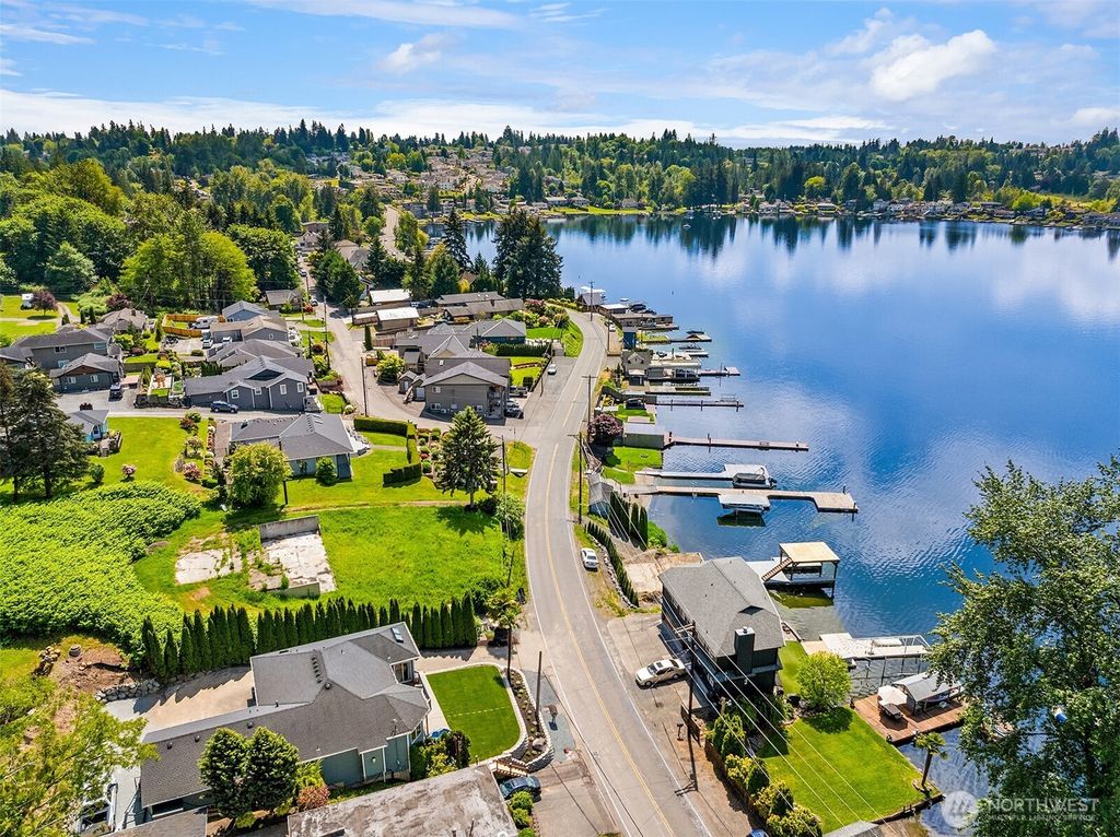 Photo of 423 S Lake Stevens Road, Lake Stevens, WA 98258 (MLS # 2529363)