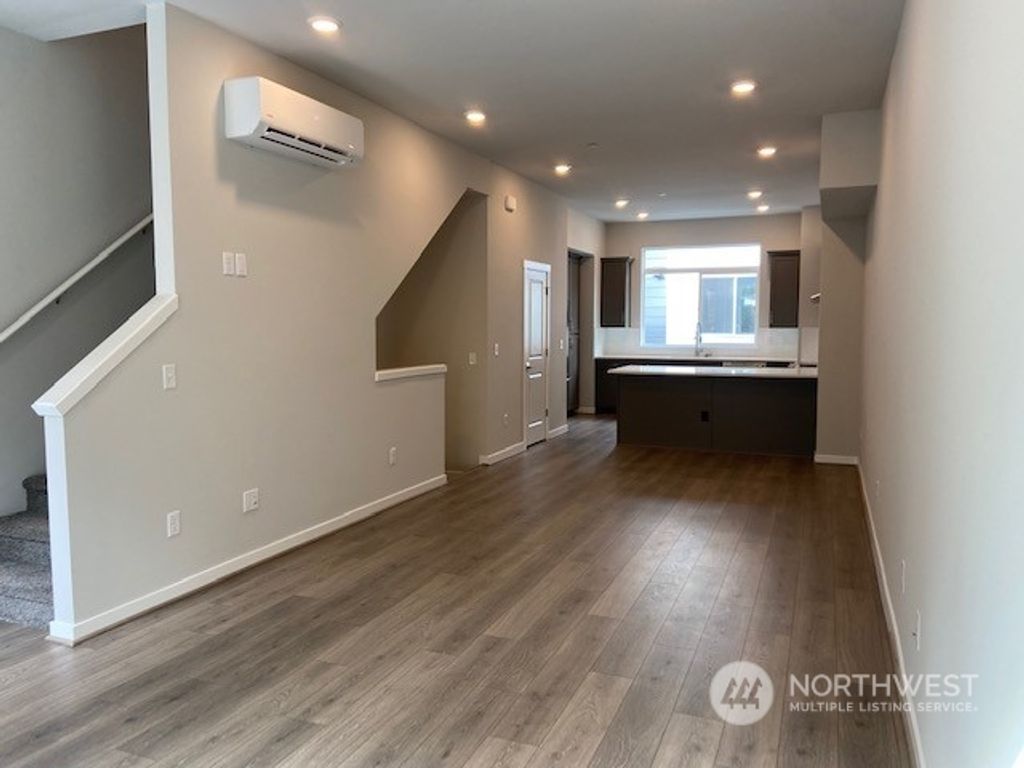 Photo of 8321 NE 176th Court #102, Kenmore, WA 98028 (MLS # 2046098)