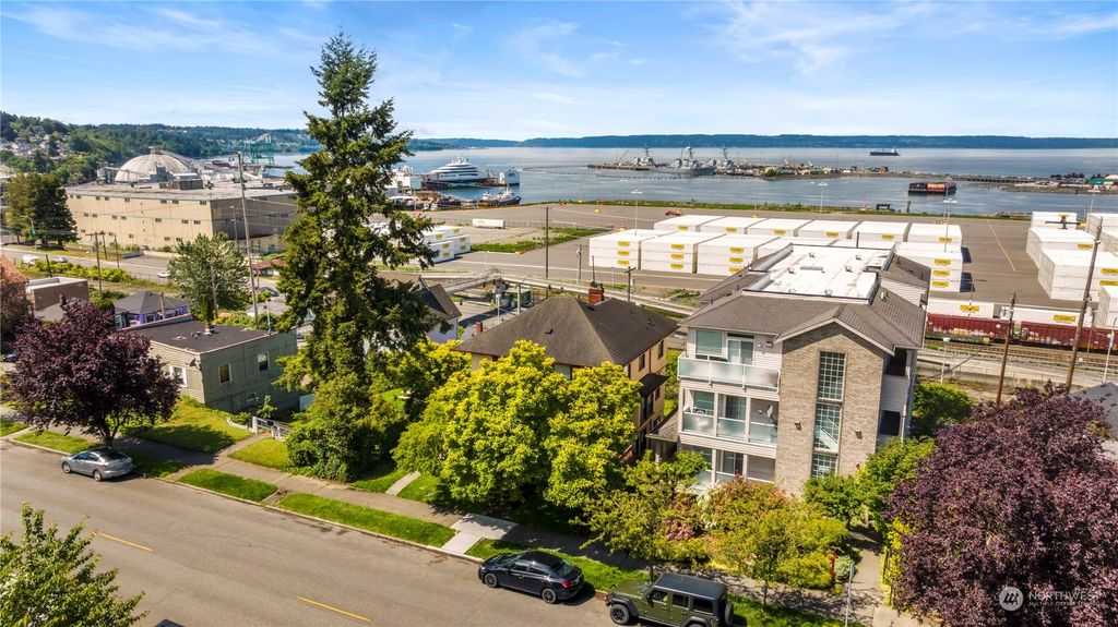Photo of 2422 Grand Avenue, Everett, WA 98201 (MLS # 2242249)