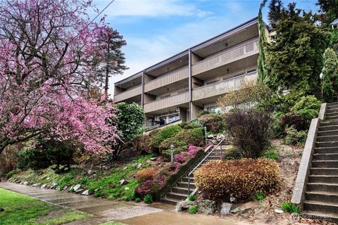Photo of 924 N Garden Street #201, Bellingham, WA 98225 (MLS # 2493216)