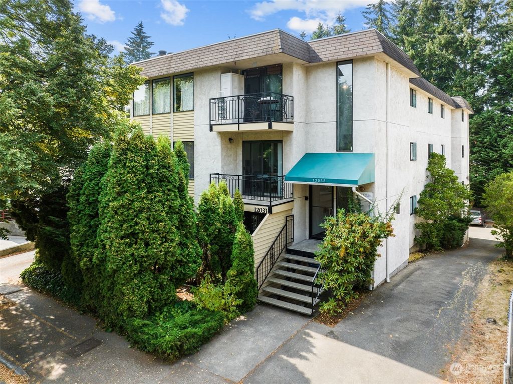 Photo of 12033 15th Avenue NE #103, Seattle, WA 98125 (MLS # 1996145)