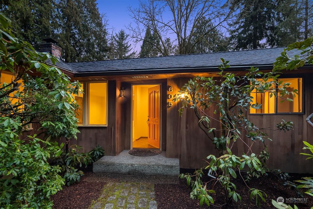 Photo of 605 SW 316th Street, Federal Way, WA 98023 (MLS # 2034629)