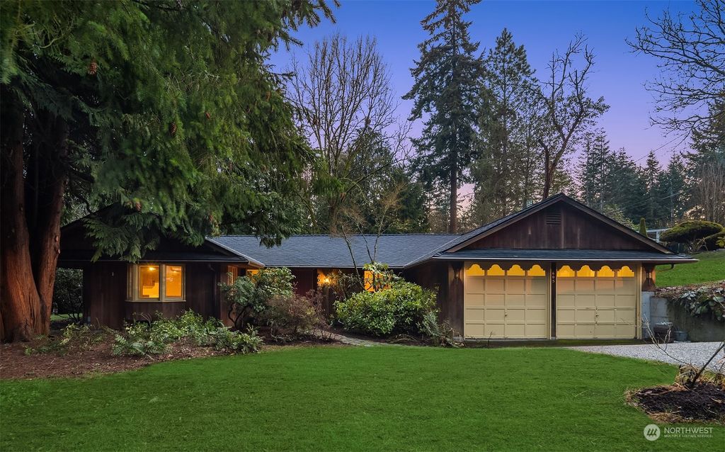 Photo of 605 SW 316th Street, Federal Way, WA 98023 (MLS # 2034629)