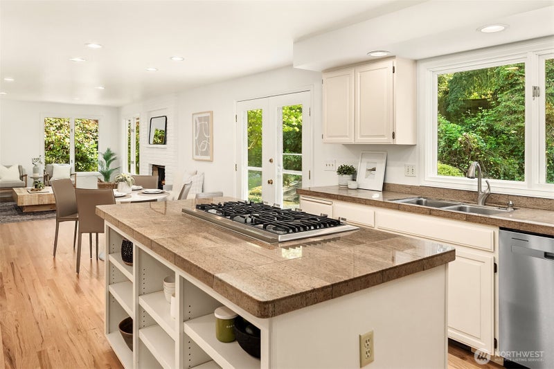 8531 Hunts Point Lane