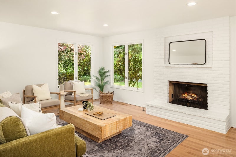 8531 Hunts Point Lane