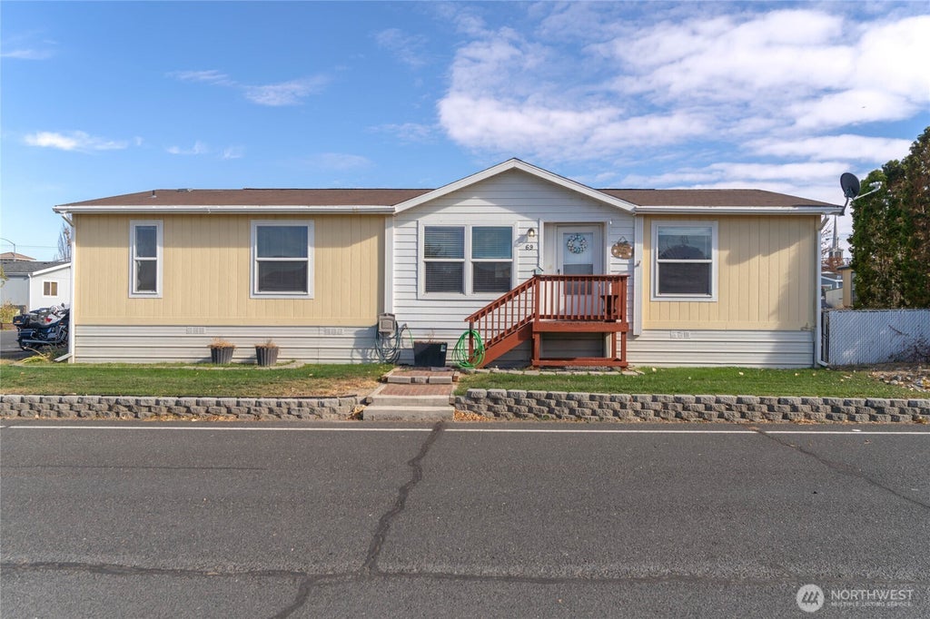 Photo of 900 N Grape Drive #69, Moses Lake, WA 98837 (MLS # 2593210)