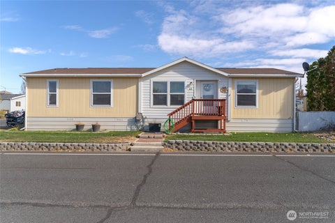 Photo of 900 N Grape Drive #69, Moses Lake, WA 98837 (MLS # 2593210)
