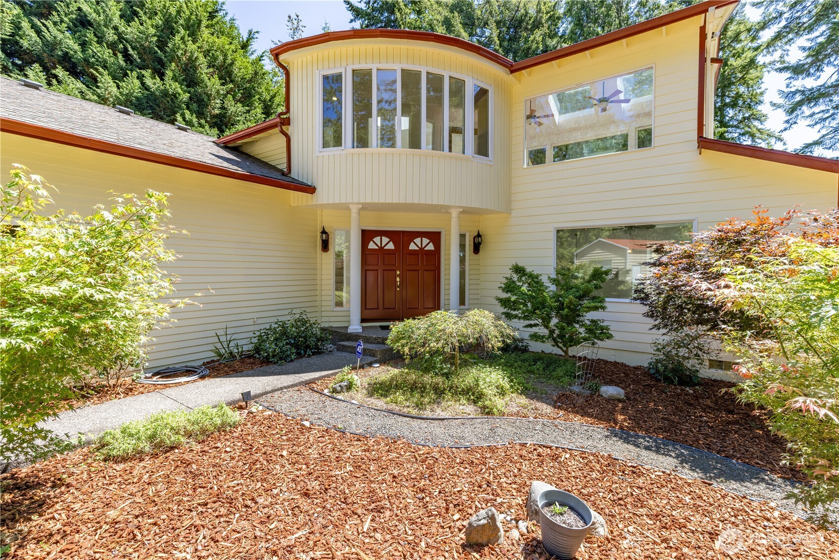 121 SE Emerald Drive