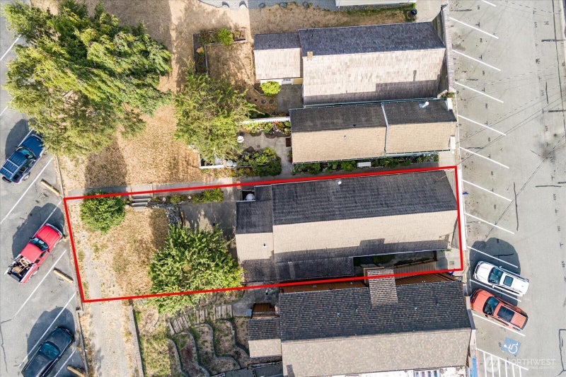 15 NW Front Street