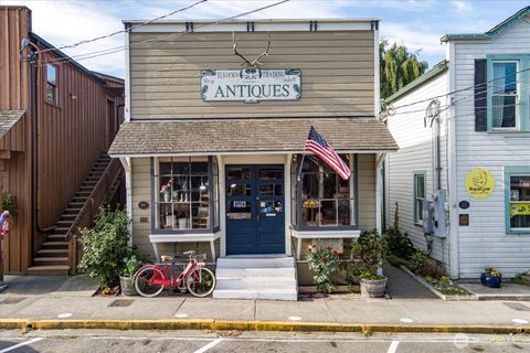 Photo of 15 Front Street NW, Coupeville, WA 98239 (MLS # 2554740)