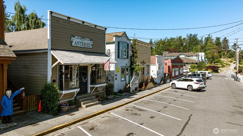 15 NW Front Street
