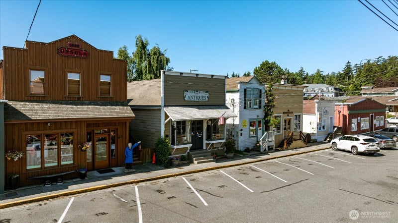 15 NW Front Street