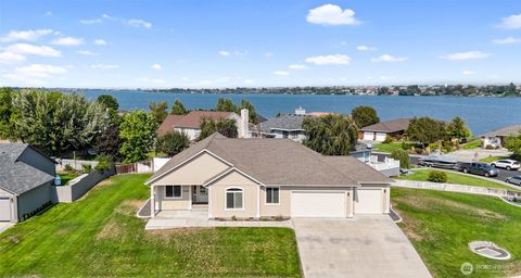 Photo of 509 N Bluff West Drive, Moses Lake, WA 98837 (MLS # 2425974)