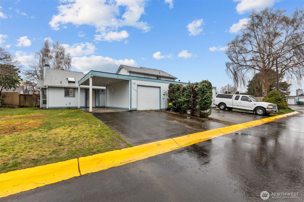 Photo of 1206 31st Street NE, Auburn, WA 98002 (MLS # 2491673)