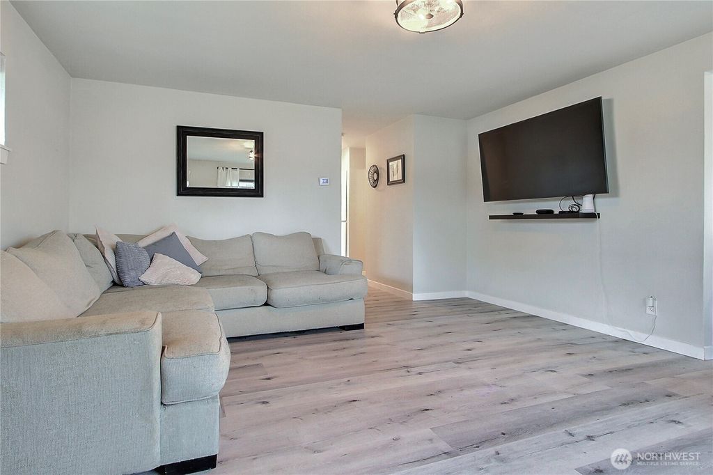 Photo of 511 S 92nd St St, Tacoma, WA 98444 (MLS # 2476394)