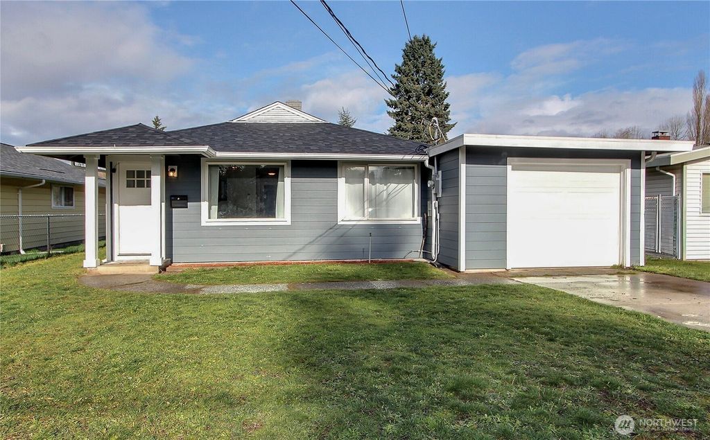 Photo of 511 S 92nd St St, Tacoma, WA 98444 (MLS # 2476394)