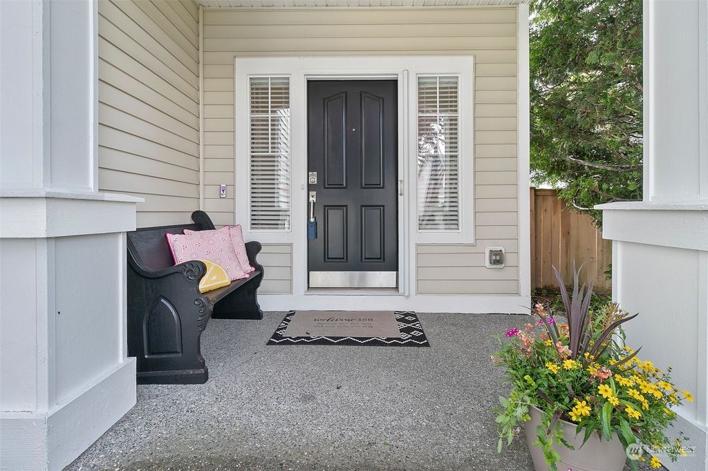 Photo of 104 Glennwood Place SE, Renton, WA 98056 (MLS # 2223433)