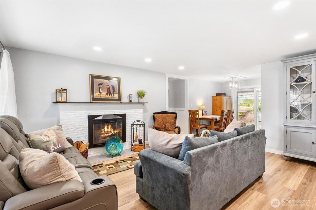 Photo of 31435 10th Avenue S, Federal Way, WA 98003 (MLS # 2496519)