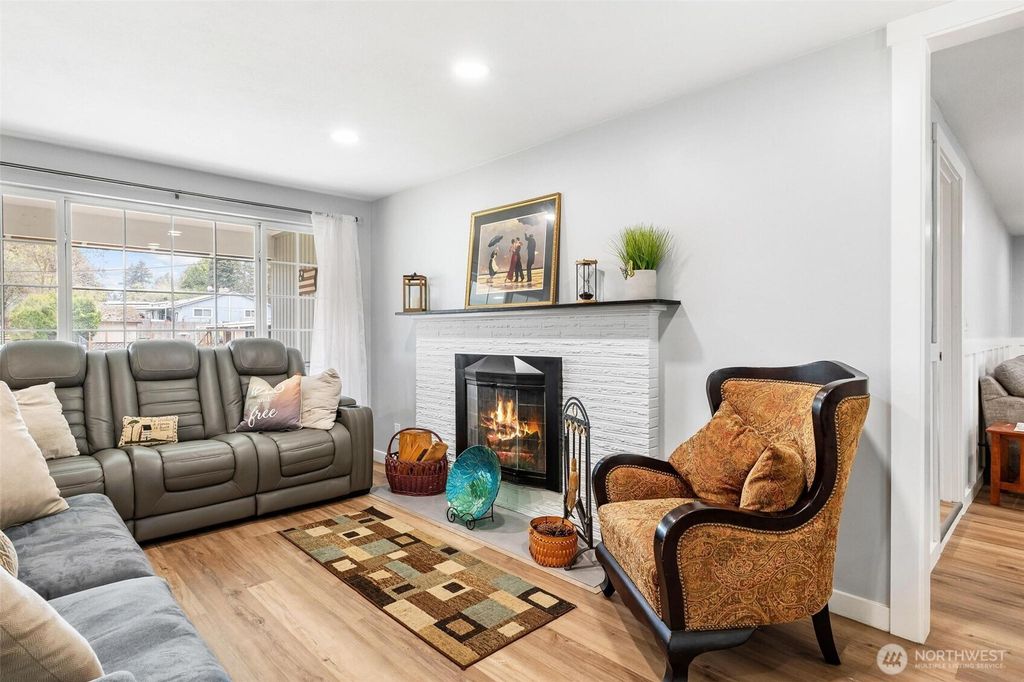 Photo of 31435 10th Avenue S, Federal Way, WA 98003 (MLS # 2496519)