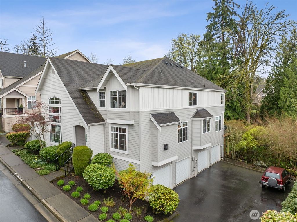 Photo of 6672 161st Avenue SE #B, Bellevue, WA 98006 (MLS # 2359969)
