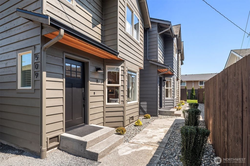 Photo of 509 Avenue A #A, Snohomish, WA 98290 (MLS # 2365327)