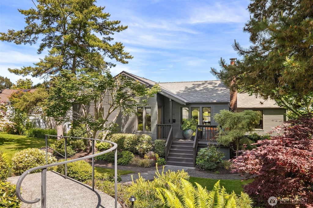 Photo of 6222 52nd Avenue NE, Seattle, WA 98115 (MLS # 2382592)