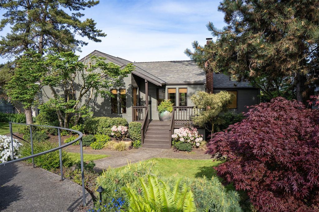 Photo of 6222 52nd Avenue NE, Seattle, WA 98115 (MLS # 2382592)