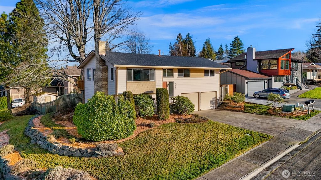 Photo of 3701 Ridgemont Way, Bellingham, WA 98226 (MLS # 2473037)