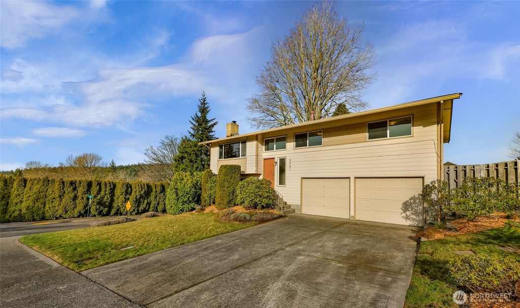 Photo of 3701 Ridgemont Way, Bellingham, WA 98226 (MLS # 2473037)