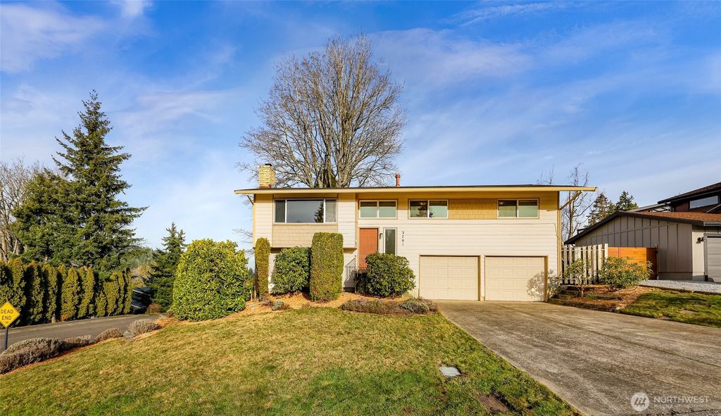 Photo of 3701 Ridgemont Way, Bellingham, WA 98226 (MLS # 2473037)