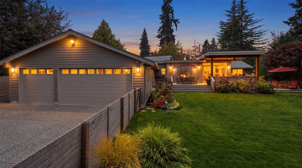Photo of 8036 132nd Avenue NE, Redmond, WA 98052 (MLS # 2596682)