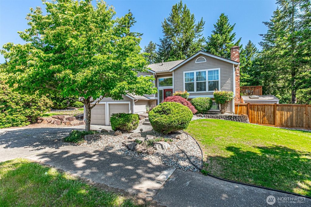 Photo of 4314 NE 1st Place, Renton, WA 98059 (MLS # 2382923)