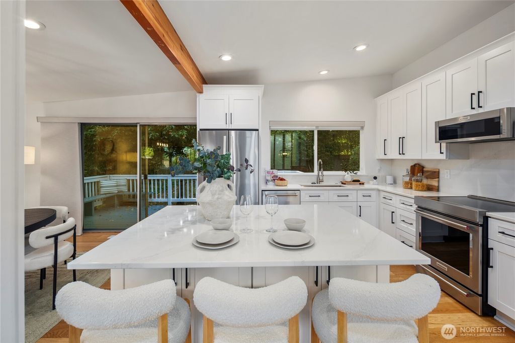 Photo of 201 165th Avenue NE, Bellevue, WA 98008 (MLS # 2439329)