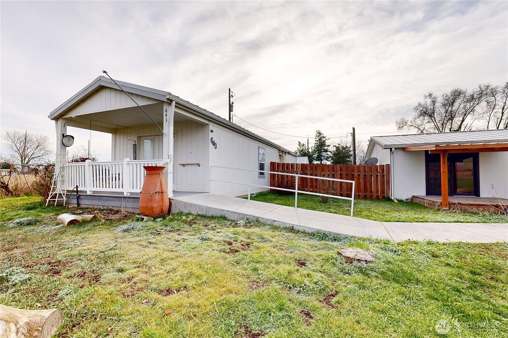 Photo of 647 Baldwin Road, Walla Walla, WA 99362 (MLS # 2470246)