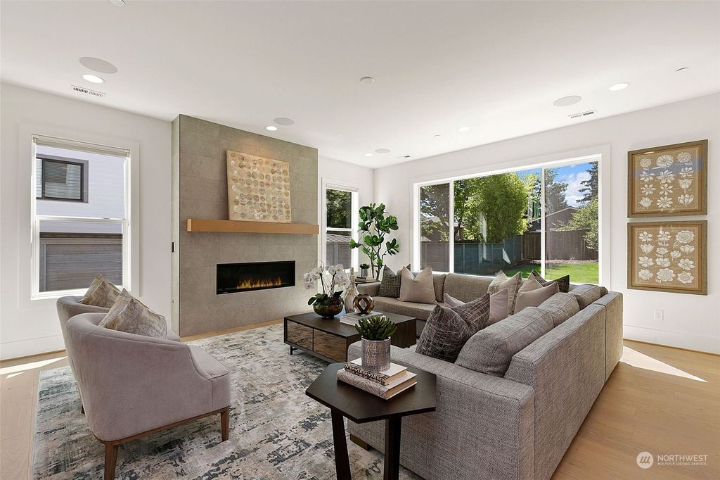 Photo of 10843 104th Avenue NE, Kirkland, WA 98033 (MLS # 2140093)