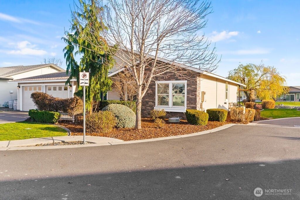 Photo of 705 Kachess Lane, Zillah, WA 98953 (MLS # 2465821)