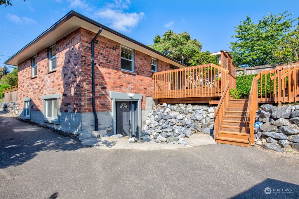 Photo of 3525 SW Kenyon Street, Seattle, WA 98126 (MLS # 2297963)