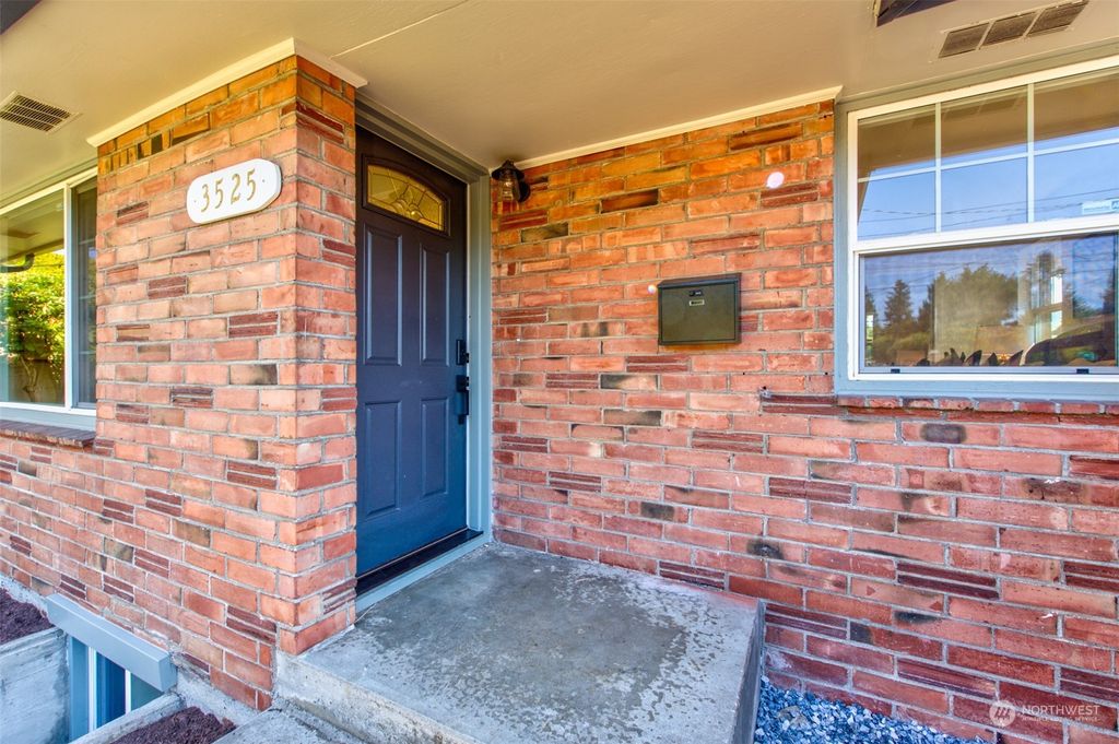 Photo of 3525 SW Kenyon Street, Seattle, WA 98126 (MLS # 2297963)