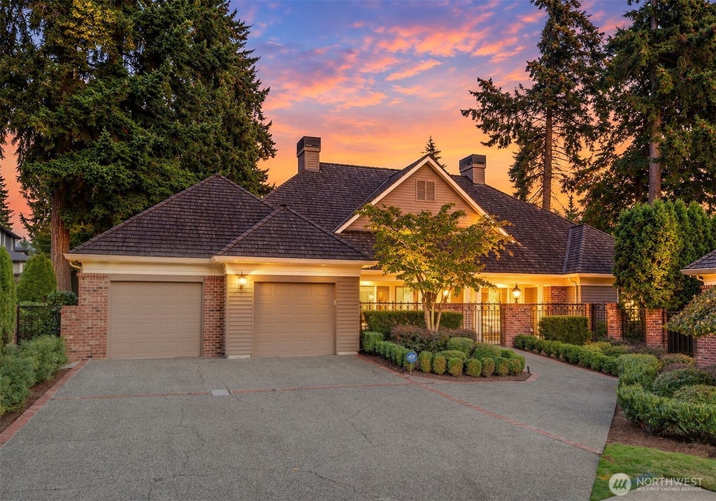 Photo of 1260 108th Avenue NE, Bellevue, WA 98004 (MLS # 2582734)