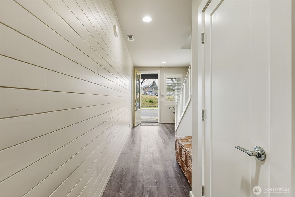 Photo of 281 SW 97th Place, Seattle, WA 98106 (MLS # 2472946)