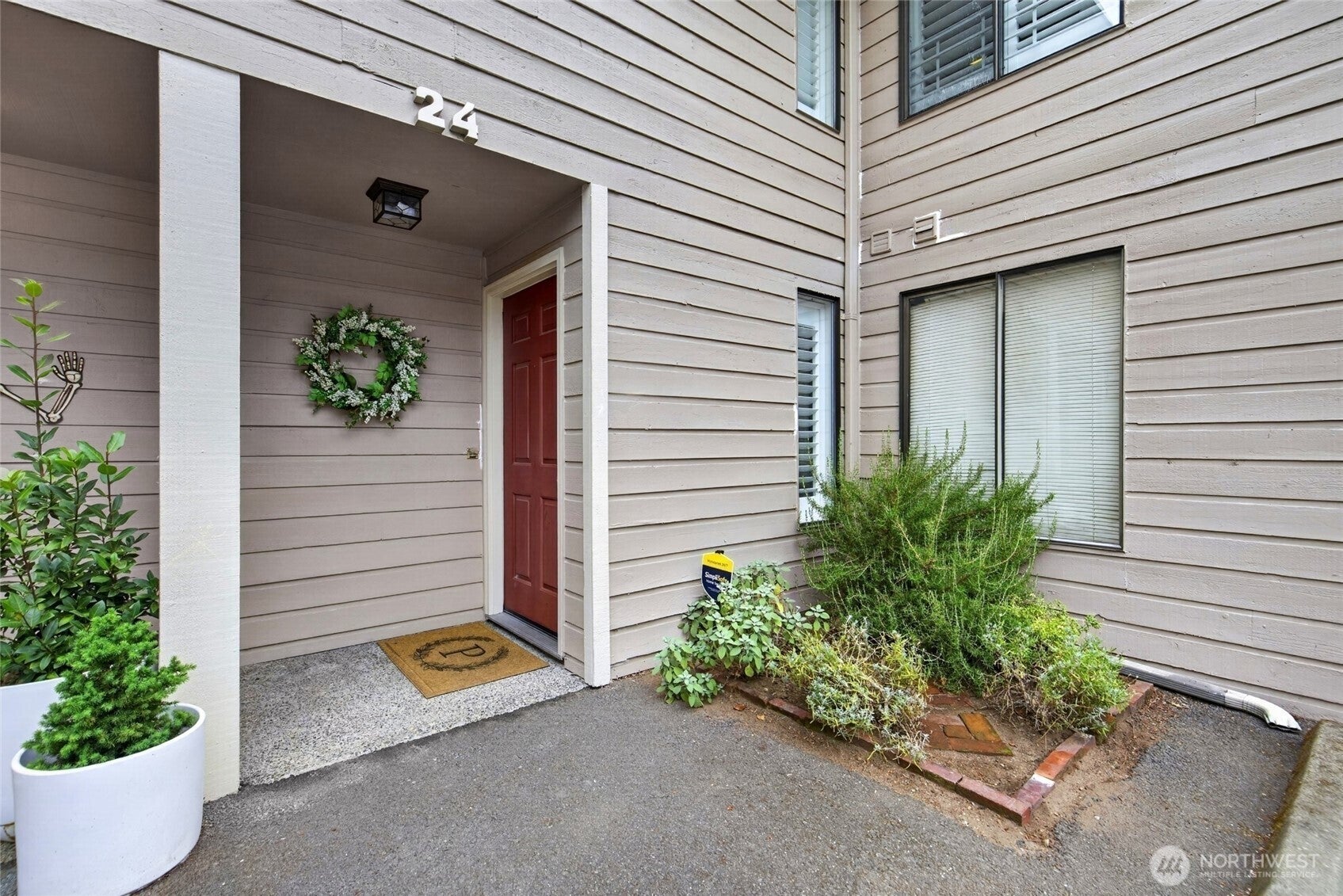 1555 Union Avenue NE 24E