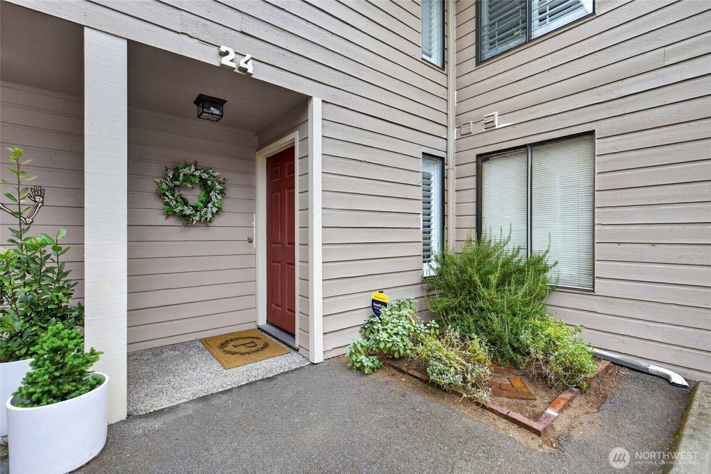 Photo of 1555 Union Avenue NE #24E, Renton, WA 98059 (MLS # 2585675)