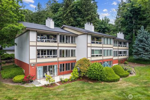 Photo of 23403 Lakeview Drive #I202, Mountlake Terrace, WA 98043 (MLS # 2535041)