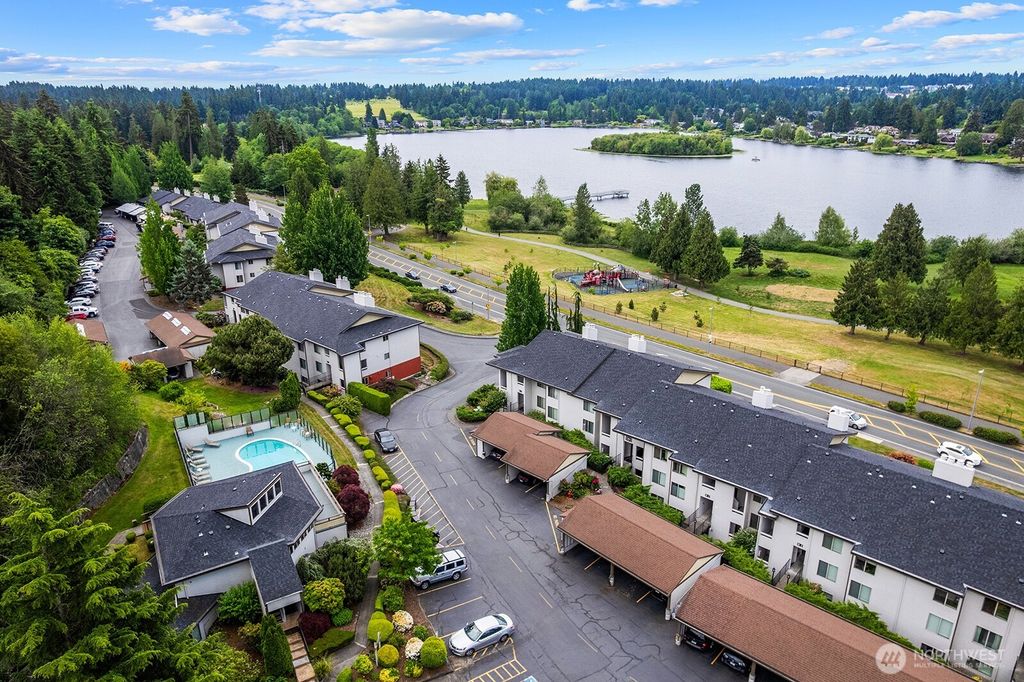 Photo of 23403 Lakeview Drive #I202, Mountlake Terrace, WA 98043 (MLS # 2535041)