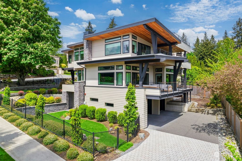 Photo of 1306 3rd Street, Kirkland, WA 98033 (MLS # 1936887)