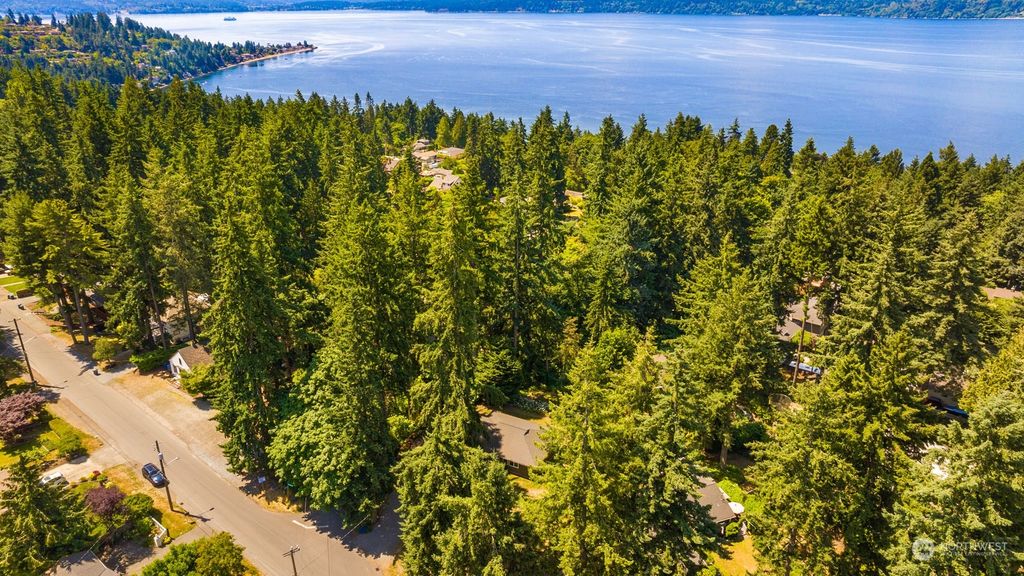 Photo of 2206 SW 150th Street, Burien, WA 98166 (MLS # 2126332)